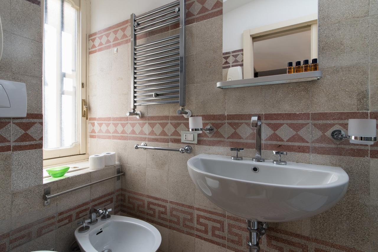 White Borgo * Roma